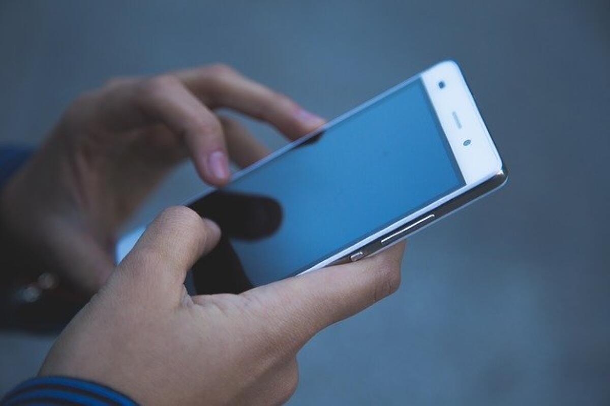 Latina, abusi su una 13enne: dall'analisi del cellulare spuntano gli SMS del padre, ora indagato. - 
