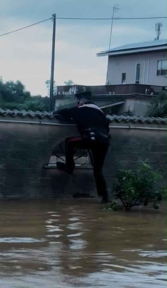 Carabinieri - salvataggio maltempo via Poli - Nettuno