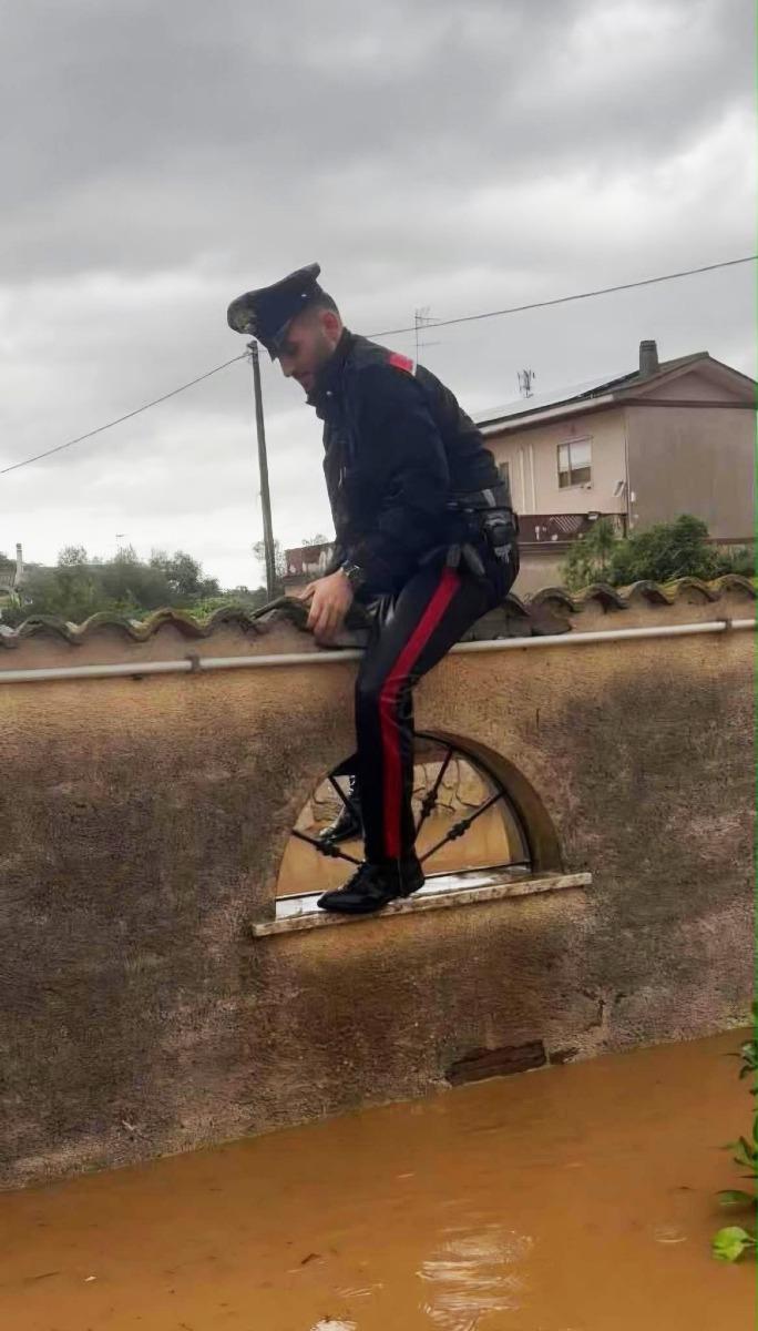 Carabinieri - salvataggio maltempo via Poli - Nettuno