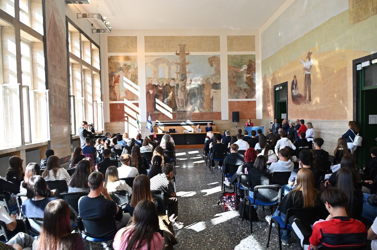 AULA MAGNA DELL’ISTITUTO VITTORIO VENETO – SALVEMINI DI LATINA 