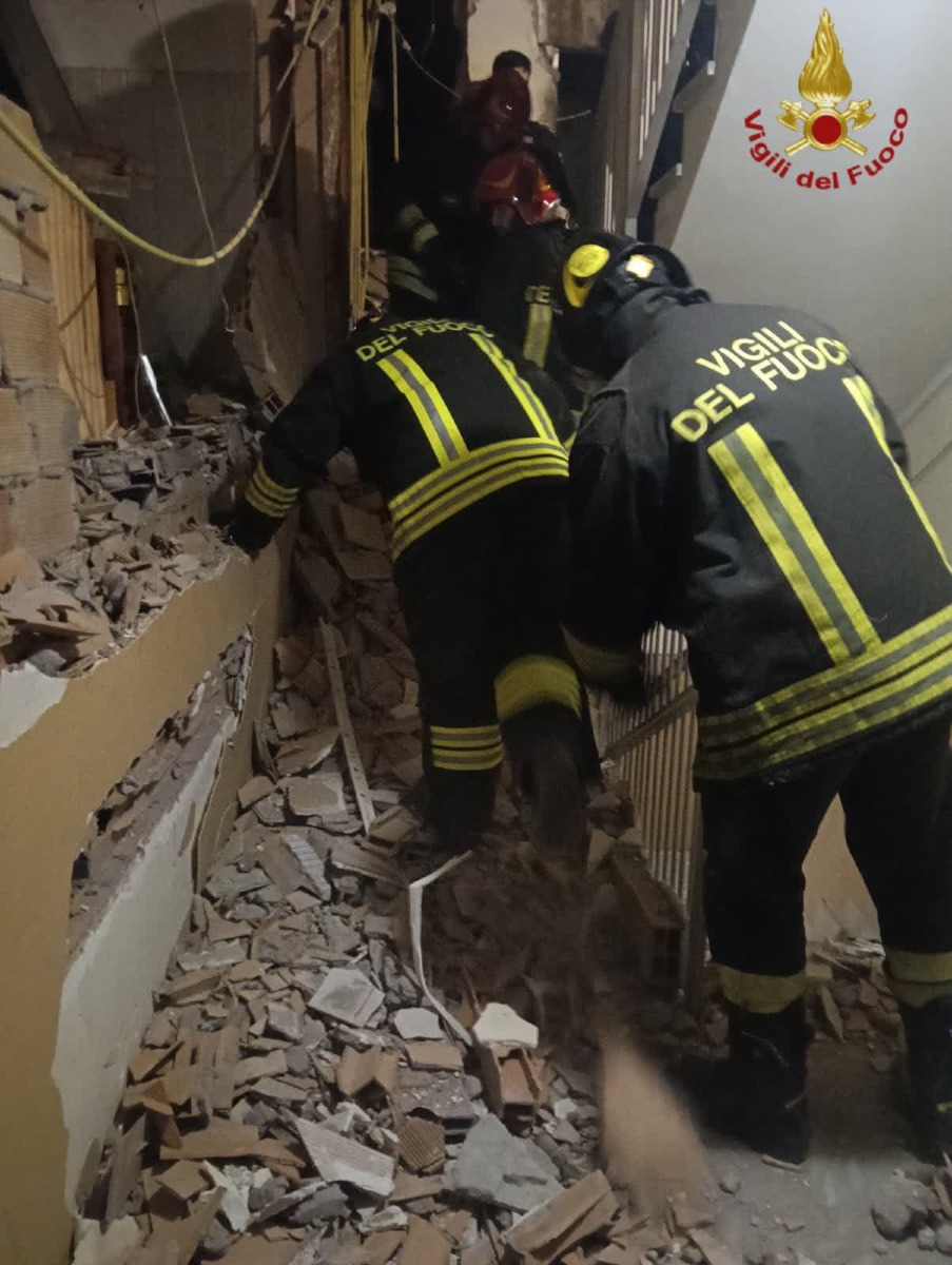 Vigili del Fuoco - esplosione palazzina Ostia