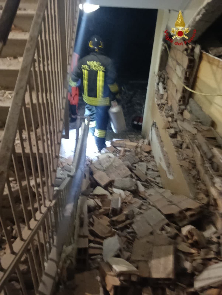 Vigili del Fuoco - esplosione palazzina Ostia