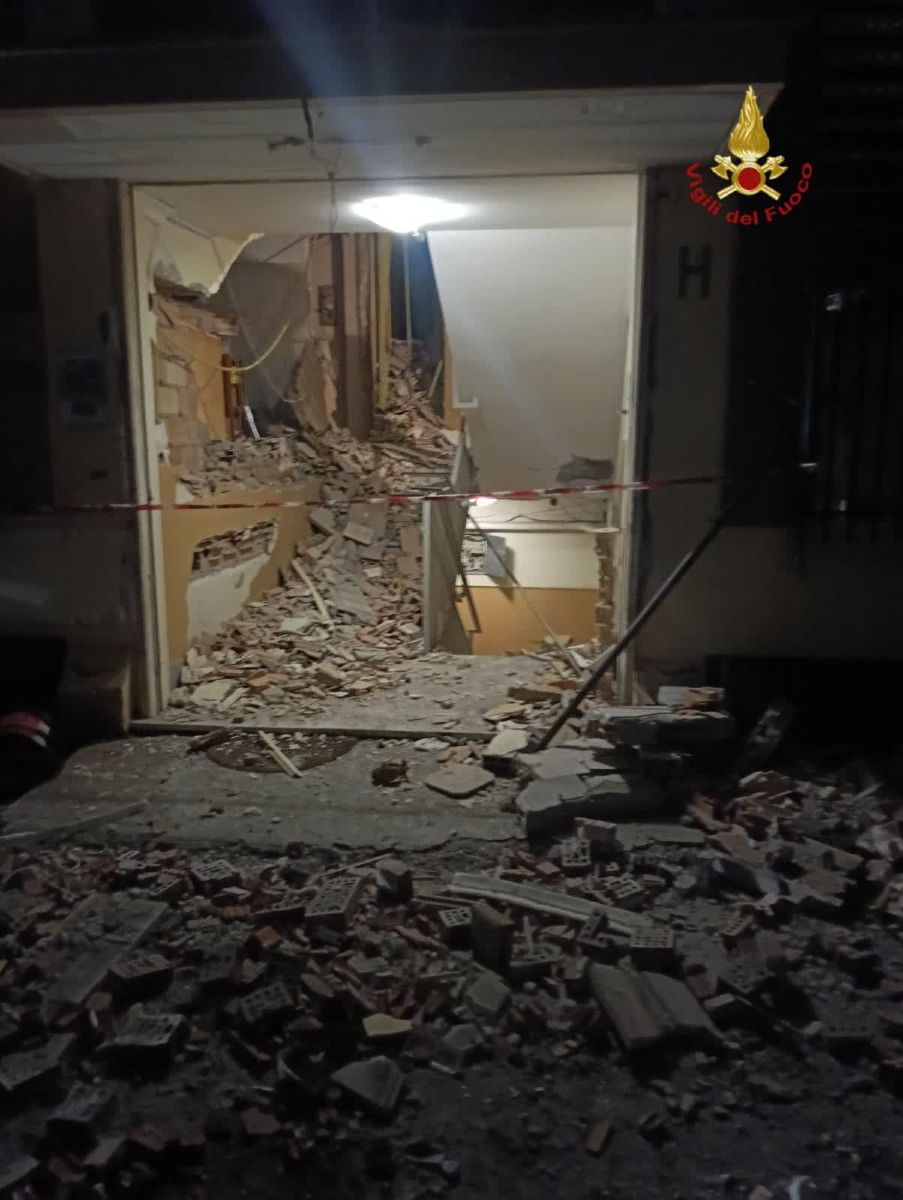Vigili del Fuoco - esplosione palazzina Ostia