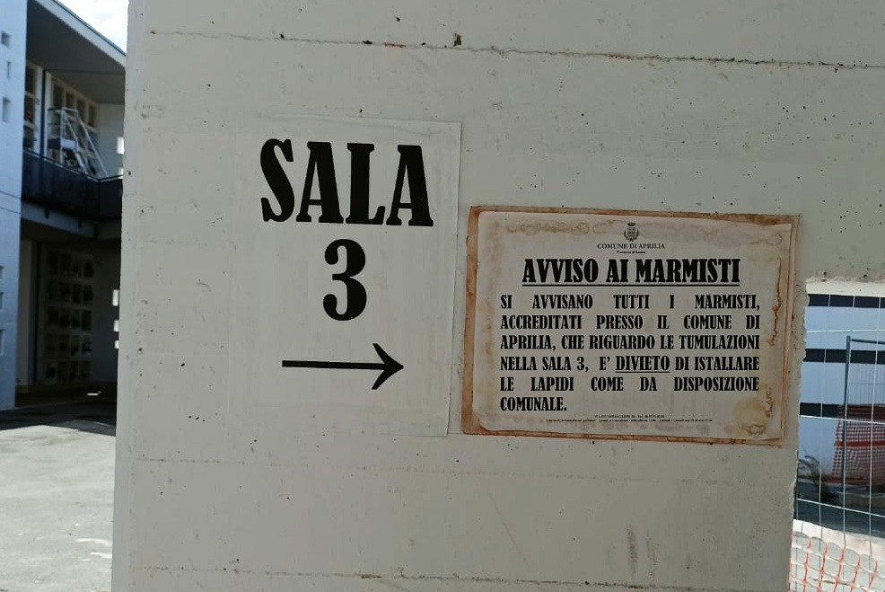 Cimitero Aprilia - sala 3 - salme senza lapidi