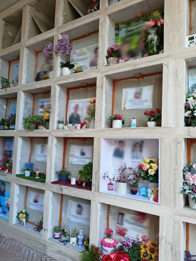 Cimitero Aprilia - sala 3 - salme senza lapidi