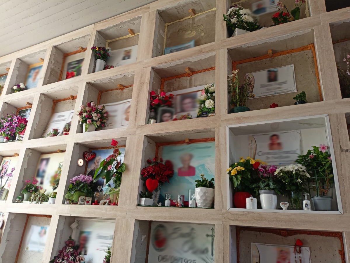 Cimitero Aprilia - sala 3 - salme senza lapidi