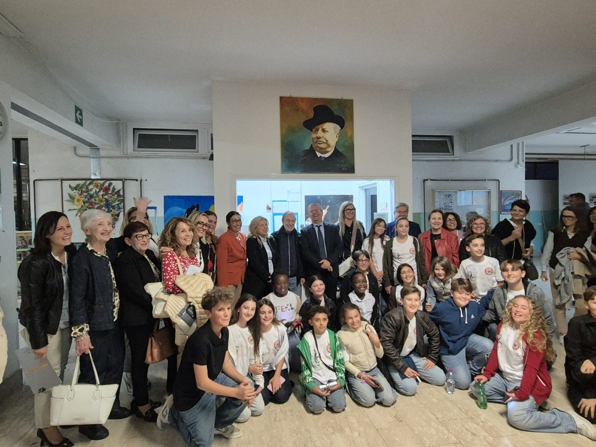 Consegna opera Pascoli alla Pascoli