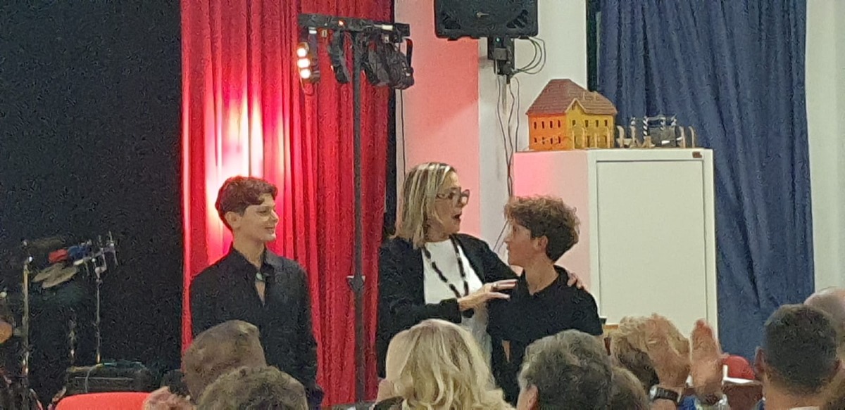Consegna opera Pascoli alla Pascoli